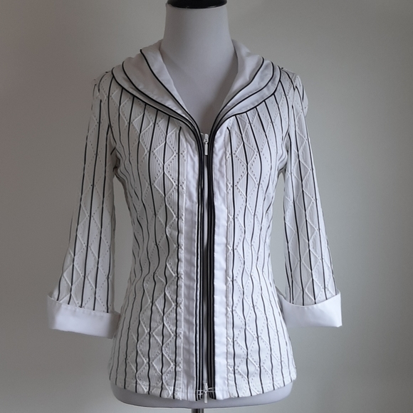 Samuel Dong Tops - Samuel Dong white navy zip front top Small